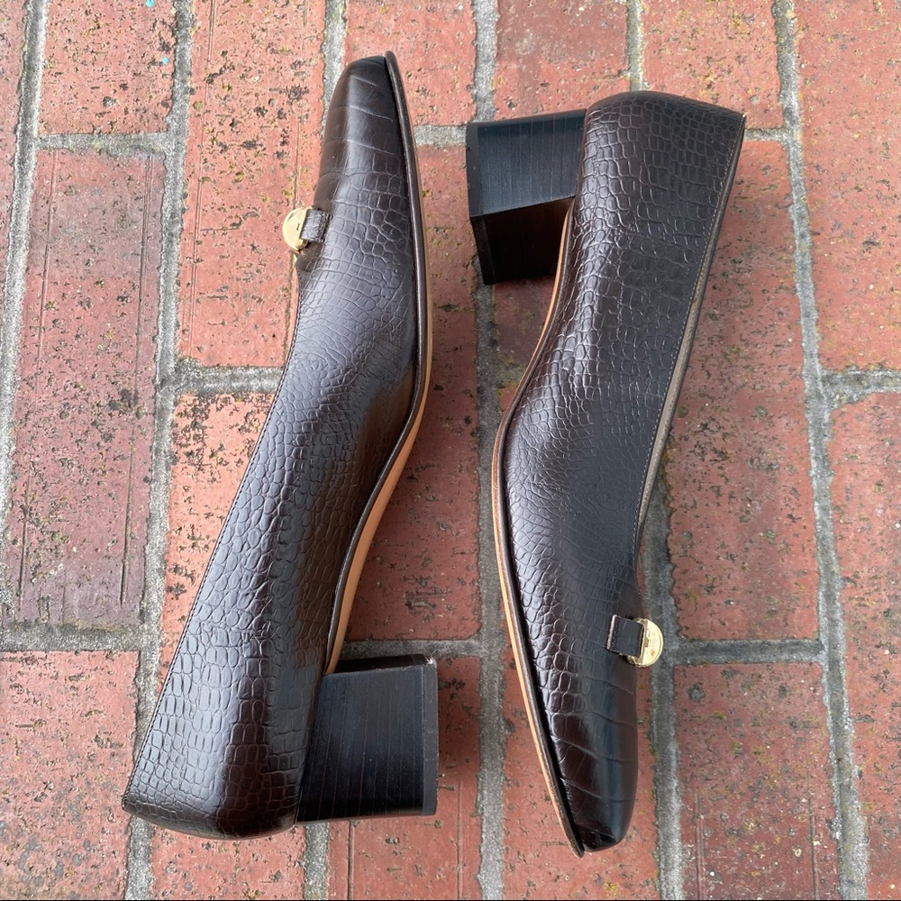 Ferragamo dark brown embossed leather pumps with hardware detail size 8.5 - Picture 3 of 6